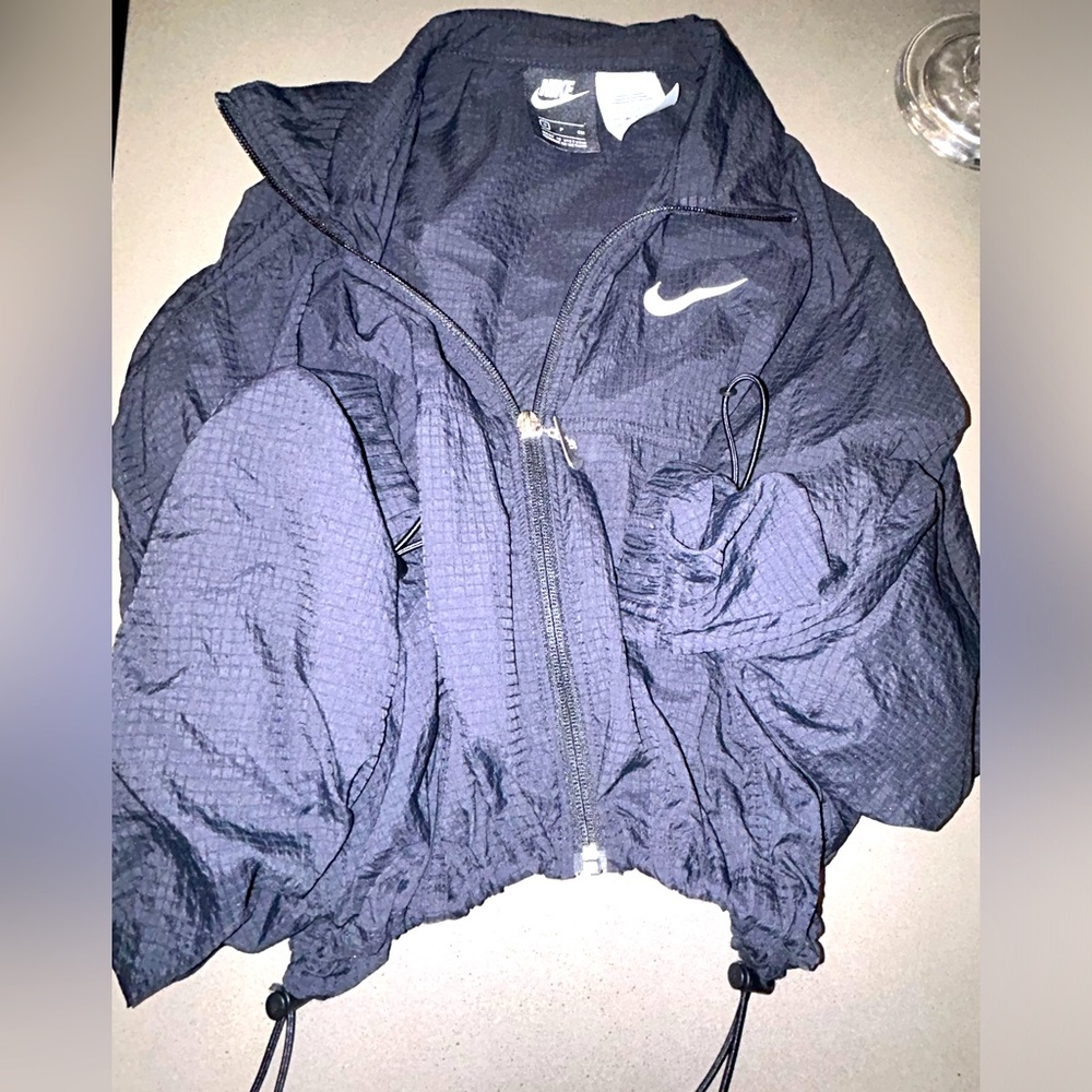 Nike Women's Black cropped Windbreaker Jacket